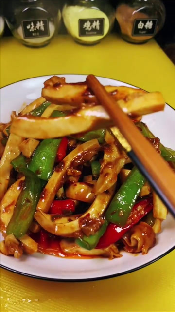 牛心管这样炒可好吃了,放点孜然味道真绝了!