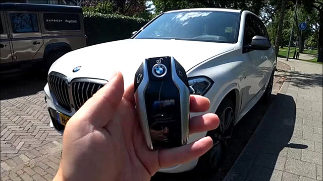 第一视角试驾2021款宝马x5,拿到钥匙坐进后排,不要太喜欢了!