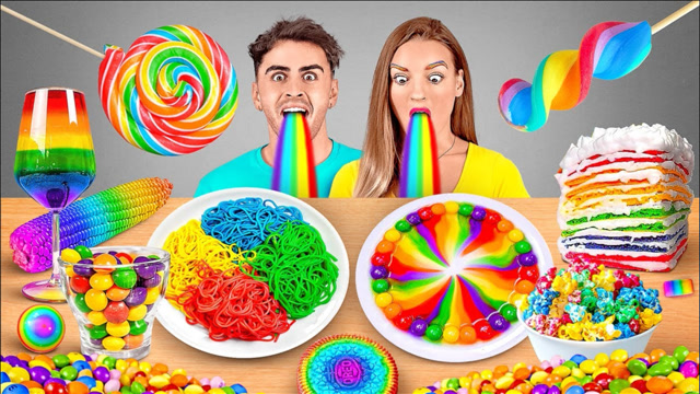 24小时只吃彩虹色食物会怎样?情侣大胆挑战,网友:太刺激了!