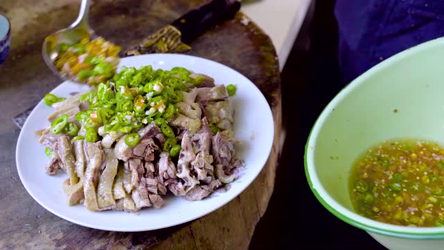 鸭子还可以这么做?地方特色美食定南酸酒鸭