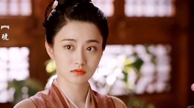 锦心似玉都说琥珀是最漂亮的丫鬟她可是比翼鸟族的大公主