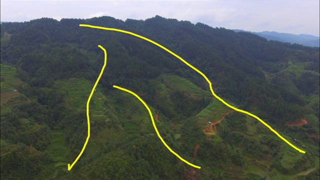 此山蜈蚣龙脊节连节,水星开账脉中来,葬之主发富贵双的风水宝地