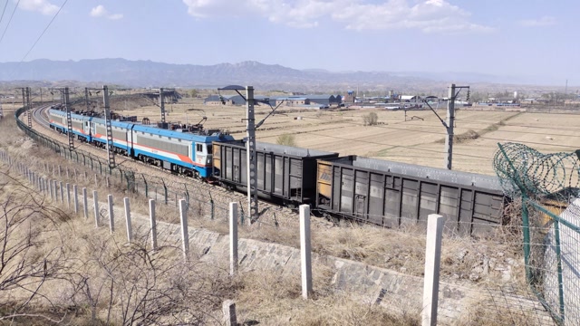 我不知道喜欢韶山4b电力机车的那位粉丝能不能看到这个视频!