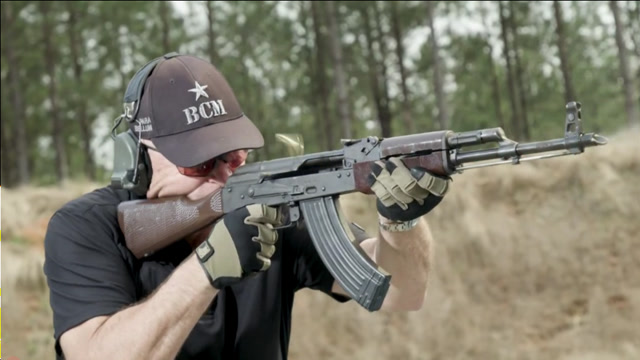 慢动作回放欣赏ak突击步枪,结构简单又抗造可不是随便说说的
