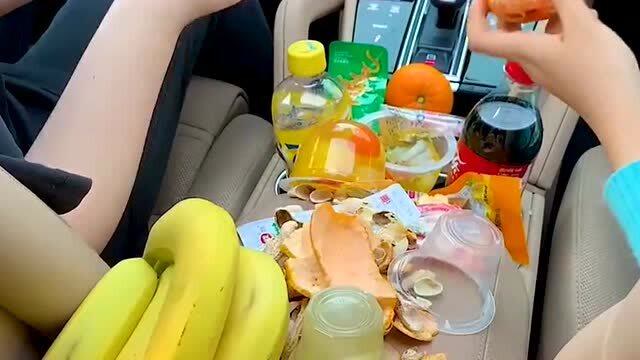 闺蜜总喜欢在车上吃零食,幸亏买了这款垃圾袋,不然又要去办卡刷车!
