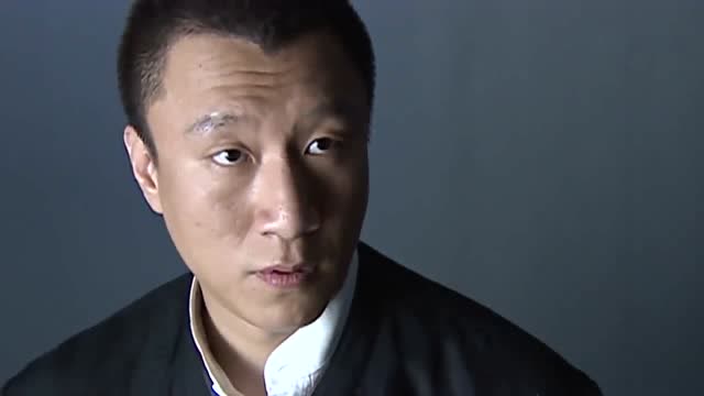 征服:刘华强气场全开,把黑狗吓怂了,捏着脖子不敢出声