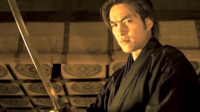 冷血杀手接到一个杀猫任务,由于猫咪太可爱,结果成了猫奴