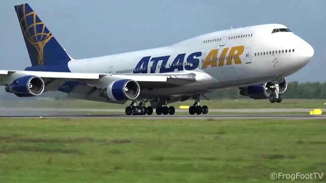 美国atlas航空的波音747-400货机在华沙机场起降!