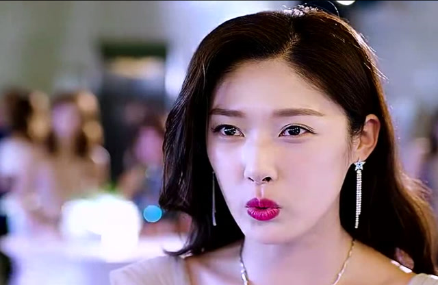 霸道总裁的故事正式开始,心机女本来是想要泼女主的,没想到却泼到了