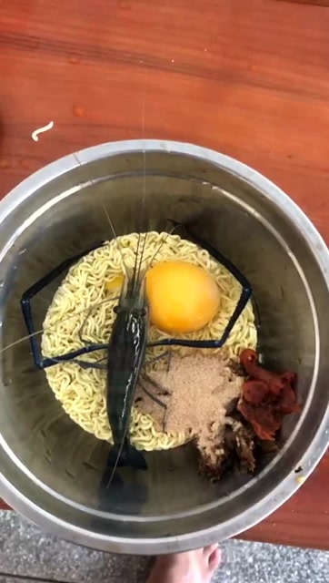 一份简单的泡面,被弄成吃不起的样子,这才是土豪的标配!