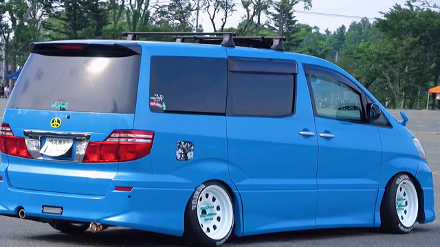 丰田埃尔法 威尔法改装低趴帅.保姆车能坐上这样面包车也是福气多多