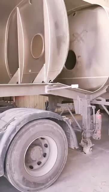 罐车内部无意间拍到,这一幕让我开眼了,中间那个隔板有啥子用?