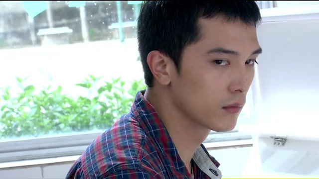 你能相信小孩子能找个大姐姐当对象?刘小贝看刘小鱼弹钢琴入迷了!