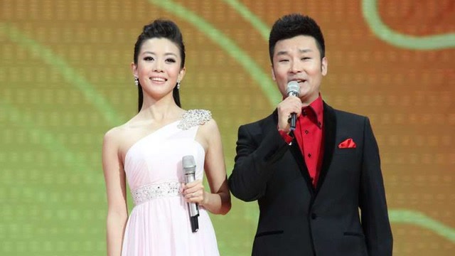 刘和刚赚大了!携手娇妻甜蜜对唱《九九艳阳天》,一开嗓甜酥了!