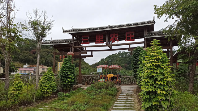 实拍广西柳州三里农庄,好多人来这边烧烤吃饭,好热闹,你来过吗