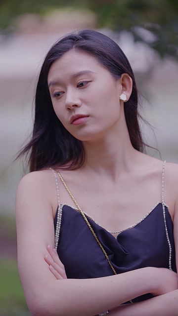 与你相恋的小时光  第43集:江雨萱买通追债人,想对于晚晚下毒手