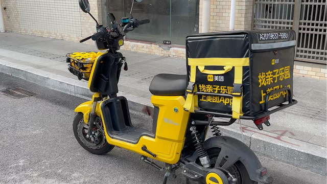 1990买的外卖小哥专用小黄车,配置怎样,好用吗?小伙带大家看看.