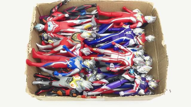 一纸箱的奥特曼大合集 叫醒正在睡觉的奥特曼们