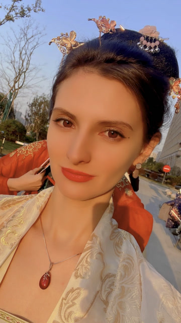 俄罗斯女孩穿汉服太美了