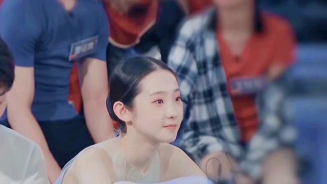 舞蹈风暴被十九岁的张艺凡惊艳到了这个女孩好干净好美