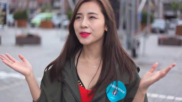 宝贝日记:清纯女神子沁游走比利时街头 雨过天晴畅游欧洲十字路口