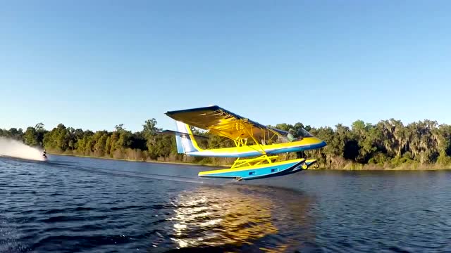 全景体坛超刺激飞机划水滑翔机水上起飞非一般人都站不起来