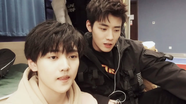 【花絮】"小记者"焉栩嘉采访任豪养生心路