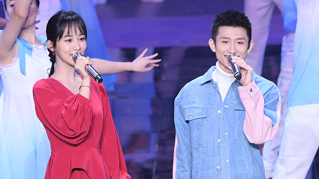 杨紫张一山"姐弟团圆",合唱《北京我的爱》太暖了