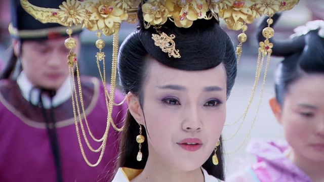 《英雄诀》第24集01:皇后抓到妙云正要用鸽子,还从妙云袖中搜出密函