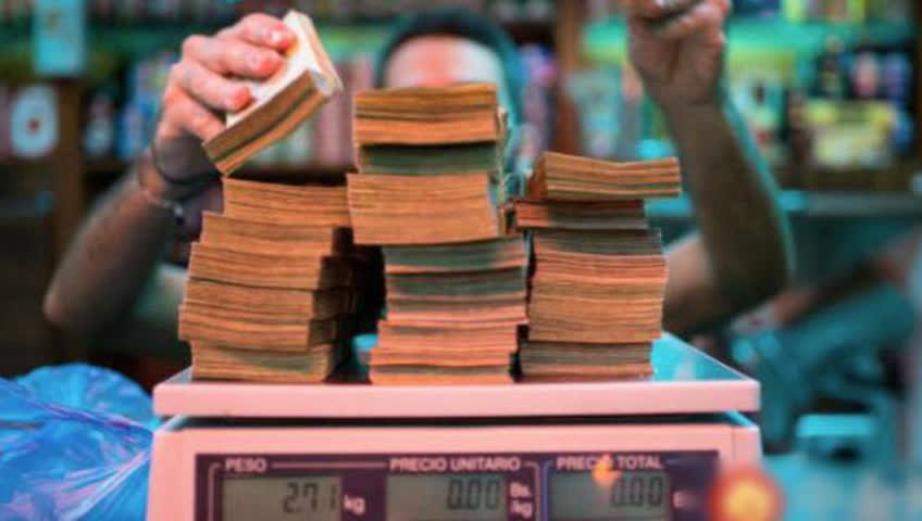 委内瑞拉通胀已不能用疯狂来形容 买东西都用秤称钱了