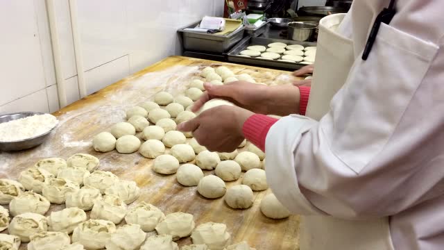 面点师傅亮功夫