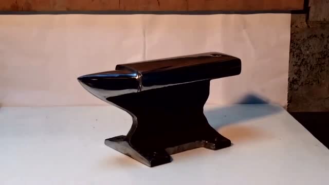 用一节废钢轨打造一个精致小铁砧