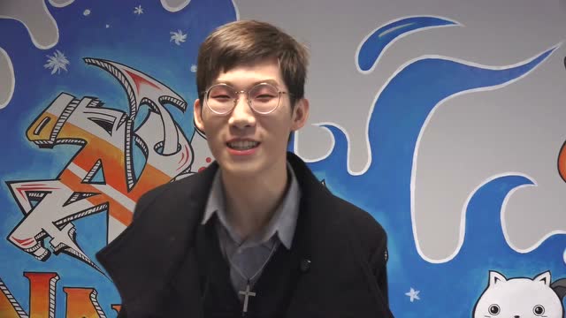 《美妆修炼手册之阿文老师和三位男名媛》