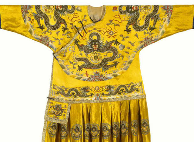 古墓出土一官员,居然大胆身穿龙袍下葬,专家称可能是韦小宝原型