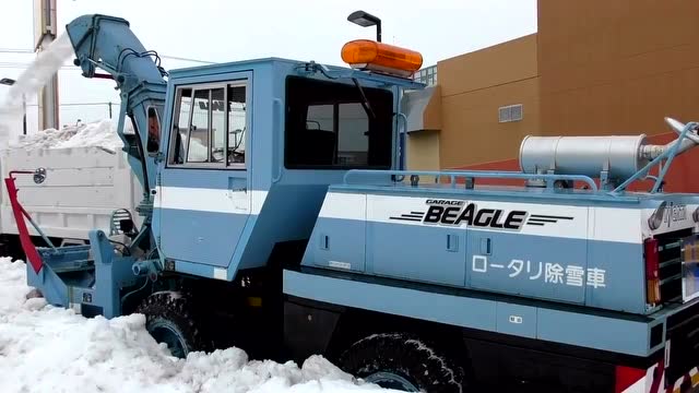 实拍日本重型除雪机械,厉害了