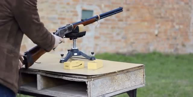 温切斯特m1873连珠枪复刻型射击