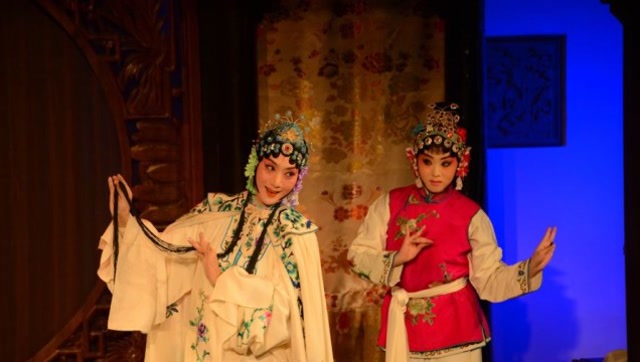 越剧《双玉蝉 菱花镜》何英演唱,委婉细腻