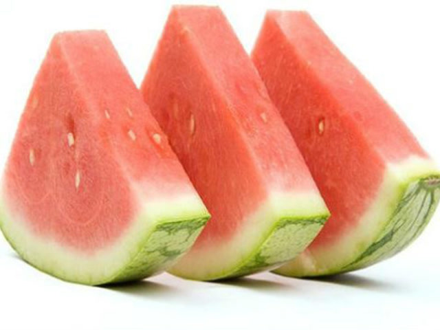 西瓜是夏季解暑的最佳水果,如果你这样吃西瓜会出大问题!
