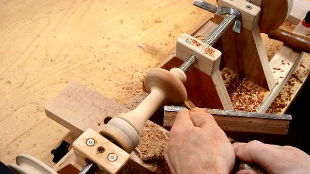如何用自制车床手工制作一个木陀螺,这样的方法人人都能学会!