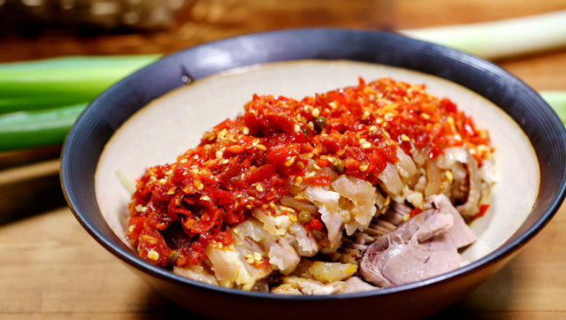 正宗四川剁椒豆瓣肘子这样做