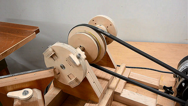 小伙diy简易四爪卡盘车床,羡慕他的小车间