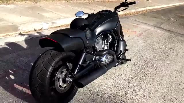 后轮比汽车轮胎还要宽的摩托车!哈雷v-rod太霸气了