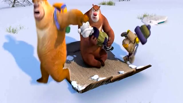 光头强和熊熊为救赵琳一起滑雪下山