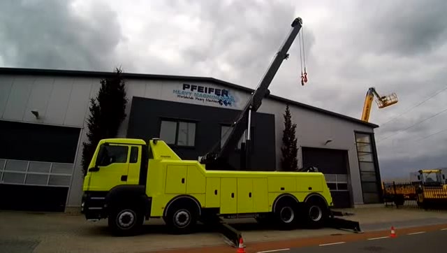 德国超牛清障车!曼恩卡车底盘,480马力大黄蜂造型设计