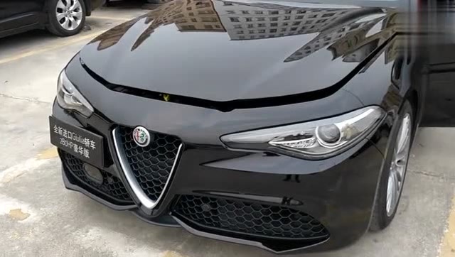 看完后悔买了奥迪a4,阿尔法罗密欧,打开发动机盖被震住了!