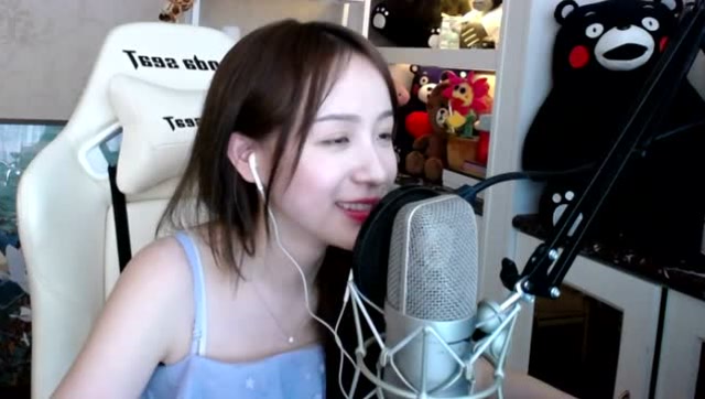 周二珂自爆不经常洗脚 那她的脚该不会有脚气吧