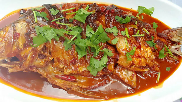 把餐厅的味道搬回家,啤酒鲤鱼这样炖,每次吃的一点都不剩