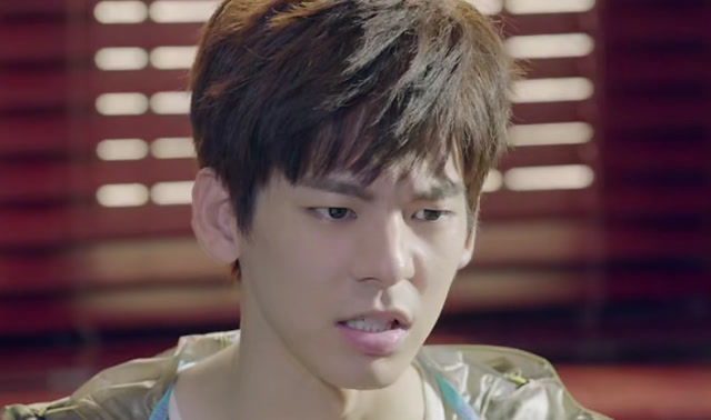 来到你的世界,剧情高能,男主魂穿二次元,进入自己的漫画里!