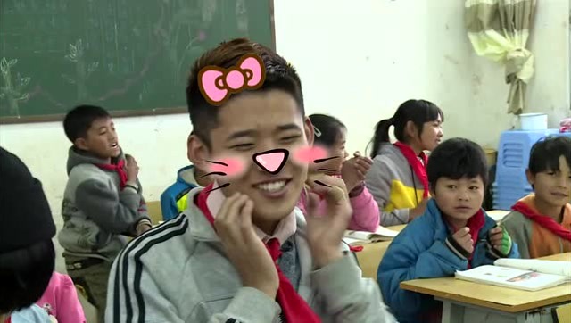 《变形计》崔爸带儿子重返小学生时期,于海不断撒娇卖萌求关注