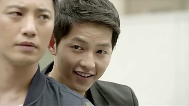 太阳的后裔:莫名想笑柳时镇你这么可爱,考虑一下旁边的徐大荣撒!